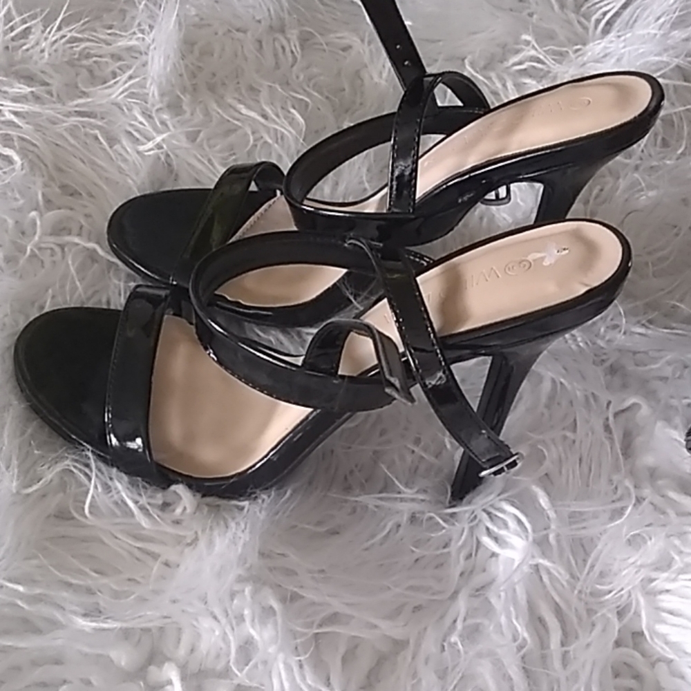 Wild diva 😍 casual sandals - Picture 2 of 4